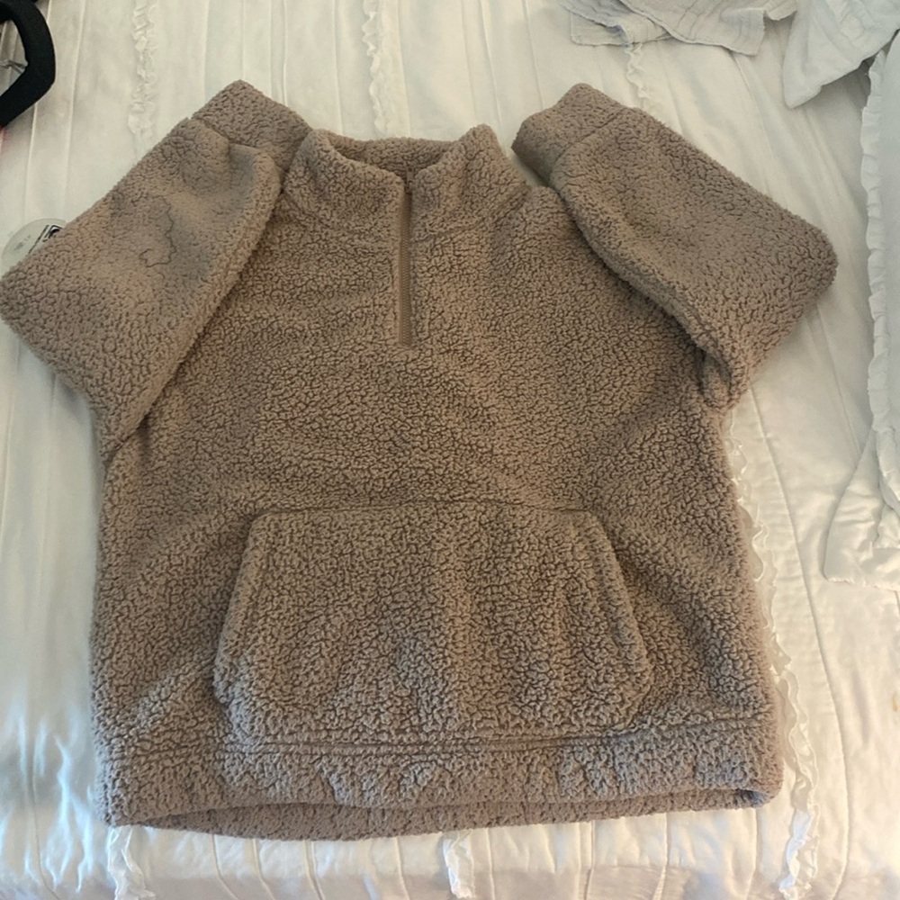 fluffy beige american eagle sweatshirt